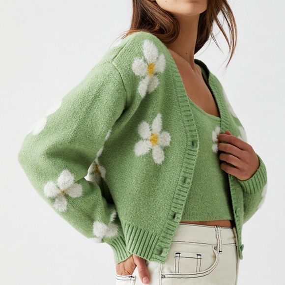 NWT Daisy Days Sweater by L.A. HEARTS - Picture 6 of 8